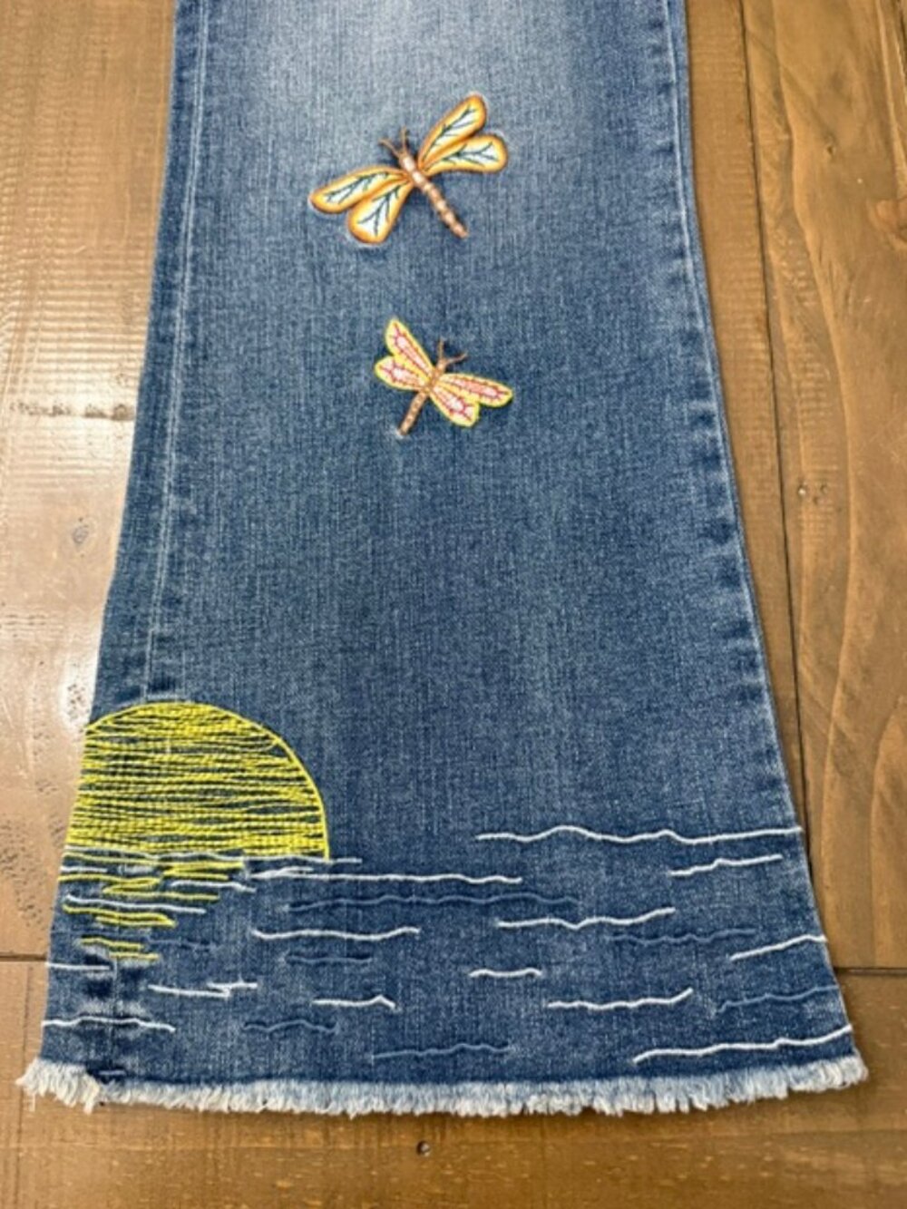Driftwood Romy Flare Denim Jeans Embroidered Heron Bird Dragonflies Size 12 - Picture 4 of 6